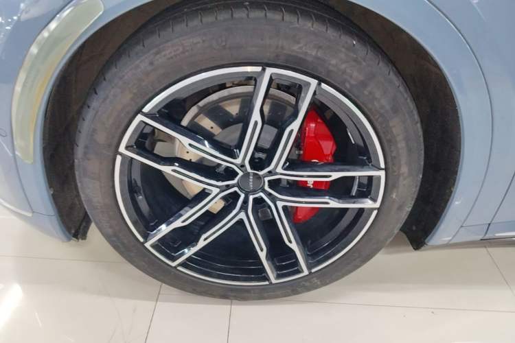 Used Hima Luxeed R7 2024 All-Electric 736 km Ultra Left Front Wheel Hub