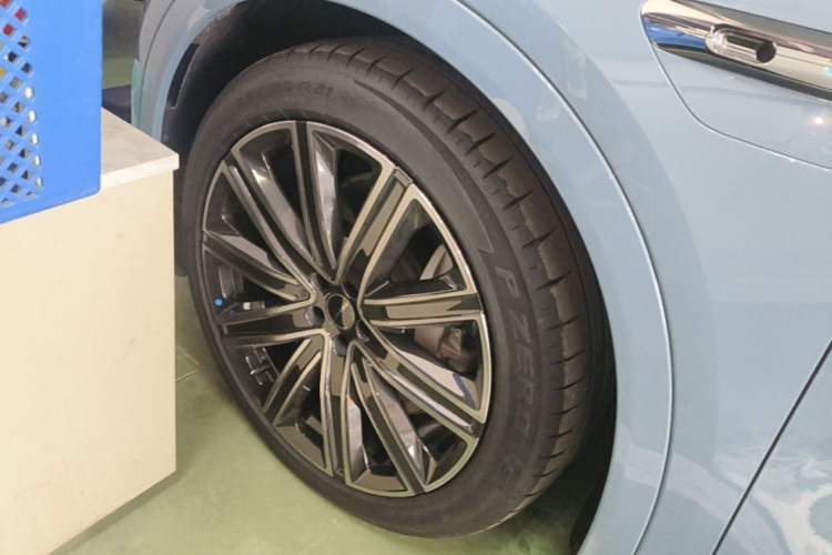 Used Hima Luxeed R7 2024 All-Electric 667 km Max Left Front Wheel Hub