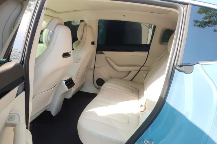 Used Hima Luxeed R7 2024 All-Electric 736 km Ultra Left Rear Seat