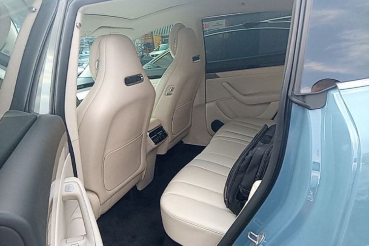 Used Hima Luxeed R7 2024 All-Electric 802 km Max Left Rear Seat