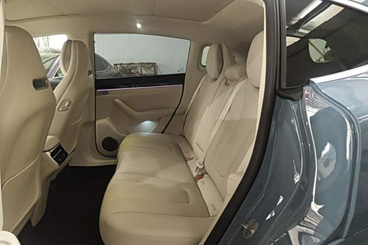 Used Hima Luxeed R7 2024 All-Electric 736 km Ultra Left Rear Seat