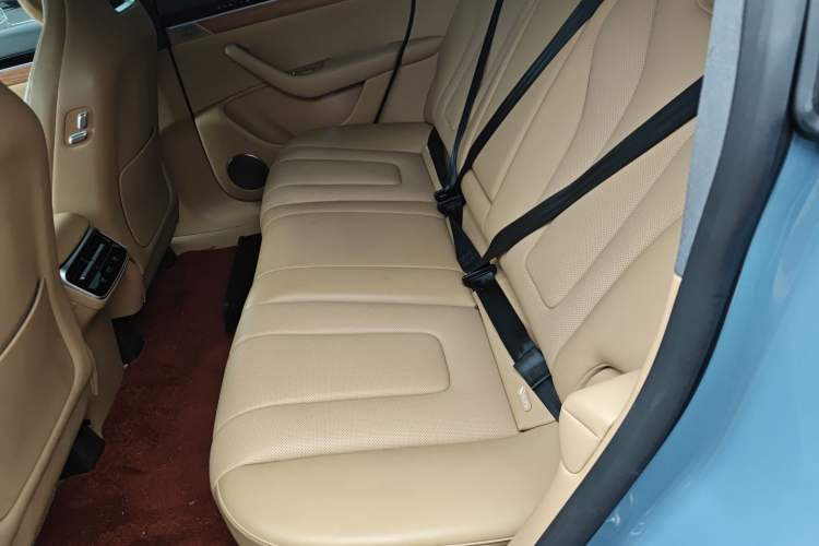 Used Hima Luxeed R7 2024 All-Electric 736 km Ultra Left Rear Seat
