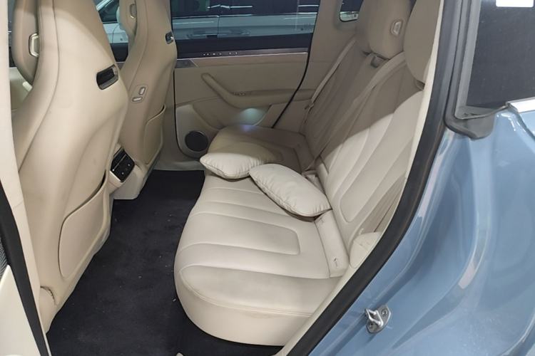 Used Hima Luxeed R7 2024 All-Electric 802 km Max Left Rear Seat