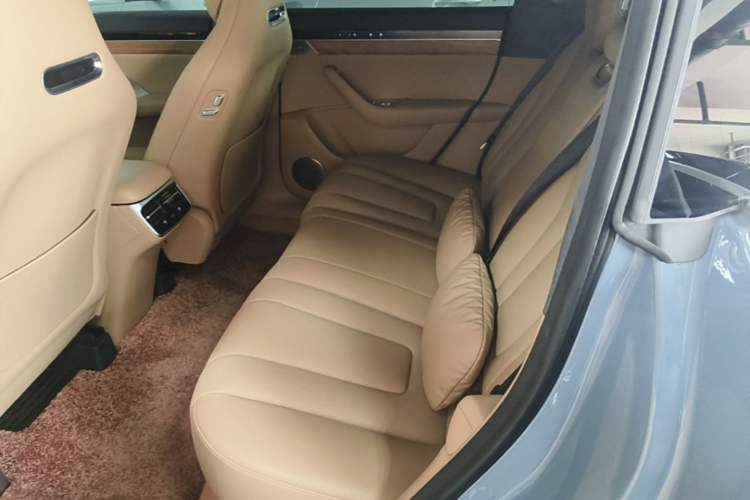 Used Hima Luxeed R7 2024 All-Electric 667 km Max Left Rear Seat
