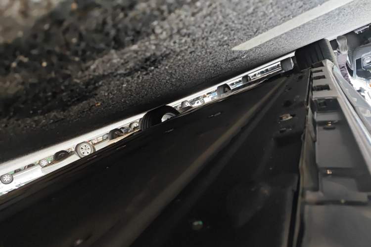 Used Hima Luxeed R7 2024 All-Electric 736 km Ultra Left Side Sill