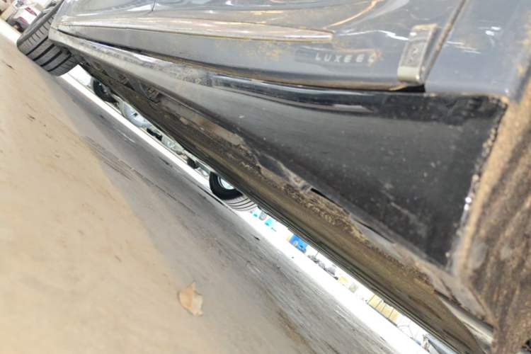 Used Hima Luxeed R7 2024 All-Electric 736 km Ultra Left Side Sill