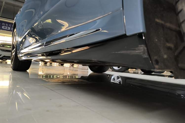 Used Hima Luxeed R7 2024 Pure Electric 667km Pro Left Side Sill