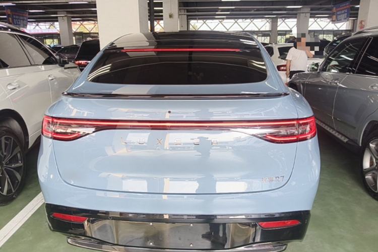 Used Hima Luxeed R7 2024 All-Electric 667 km Max Rear