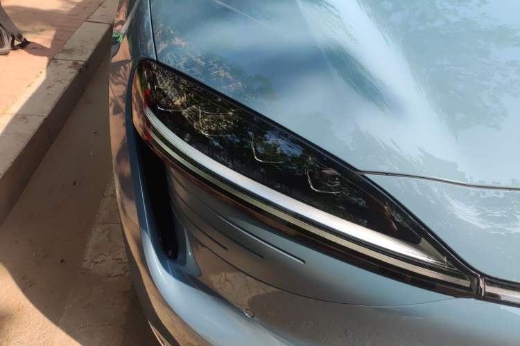 Used Hima Luxeed R7 2024 All-Electric 736 km Ultra Right Front Headlight