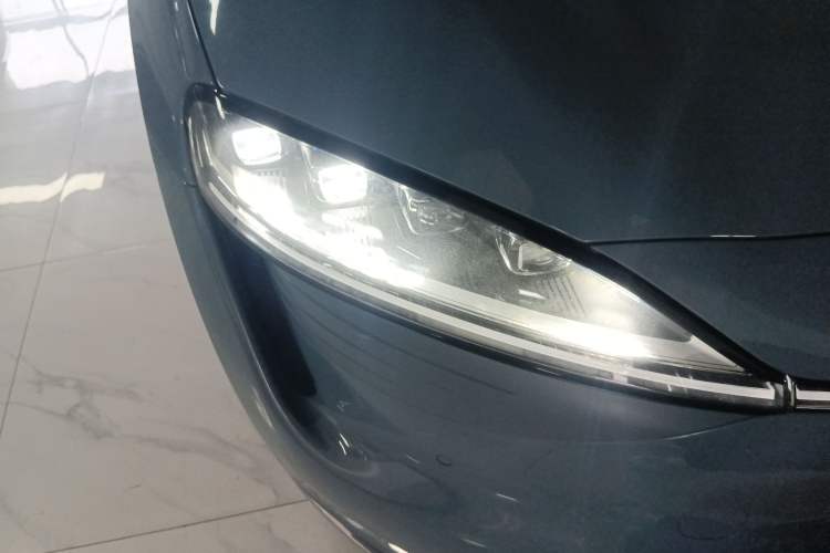Used Hima Luxeed R7 2024 All-Electric 736 km Ultra Right Front Headlight