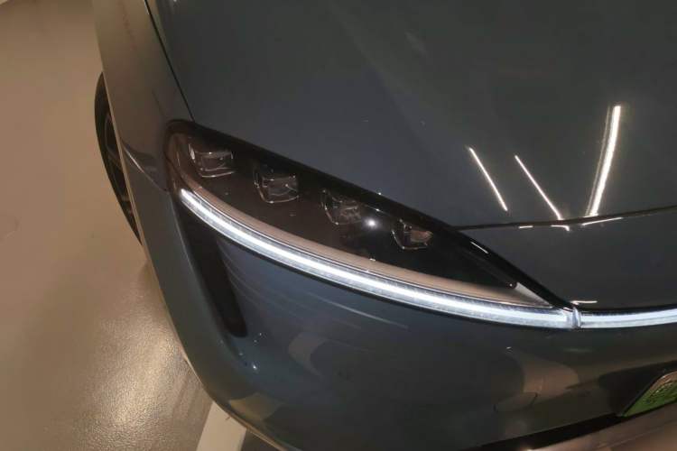 Used Hima Luxeed R7 2024 All-Electric 736 km Ultra Right Front Headlight