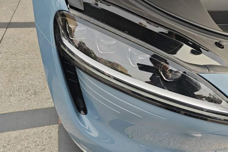 Used Hima Luxeed R7 2024 All-Electric 667 km Max Right Front Headlight