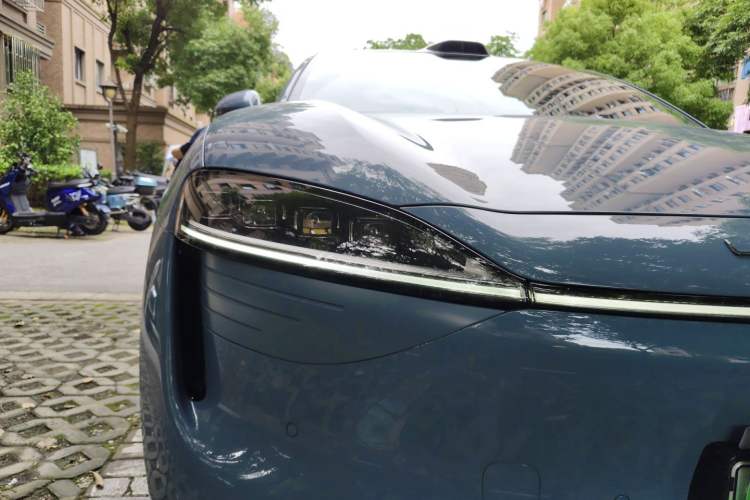 Used Hima Luxeed R7 2024 All-Electric 736 km Ultra Right Front Headlight