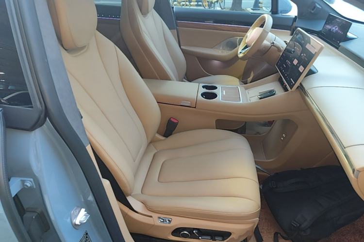 Used Hima Luxeed R7 2024 All-Electric 667 km Max Right Front Seat