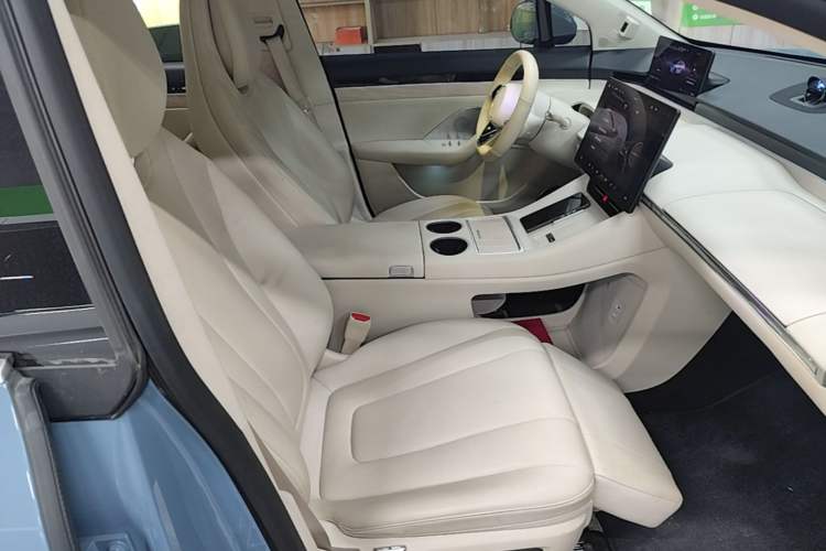 Used Hima Luxeed R7 2024 All-Electric 802 km Max Right Front Seat
