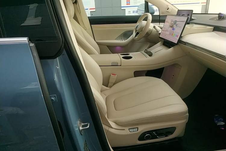 Used Hima Luxeed R7 2024 All-Electric 736 km Ultra Right Front Seat