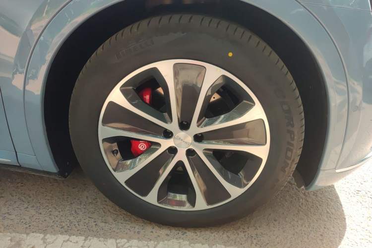Used Hima Luxeed R7 2024 All-Electric 736 km Ultra Right Front Wheel Hub