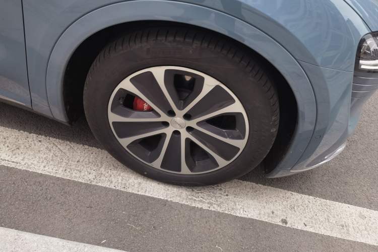 Used Hima Luxeed R7 2024 All-Electric 736 km Ultra Right Front Wheel Hub