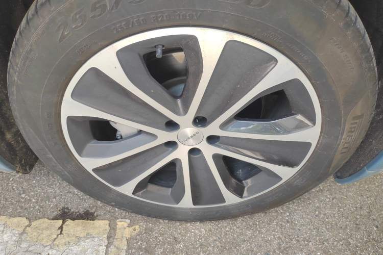 Used Hima Luxeed R7 2024 Pure Electric 667km Pro Right Front Wheel Hub