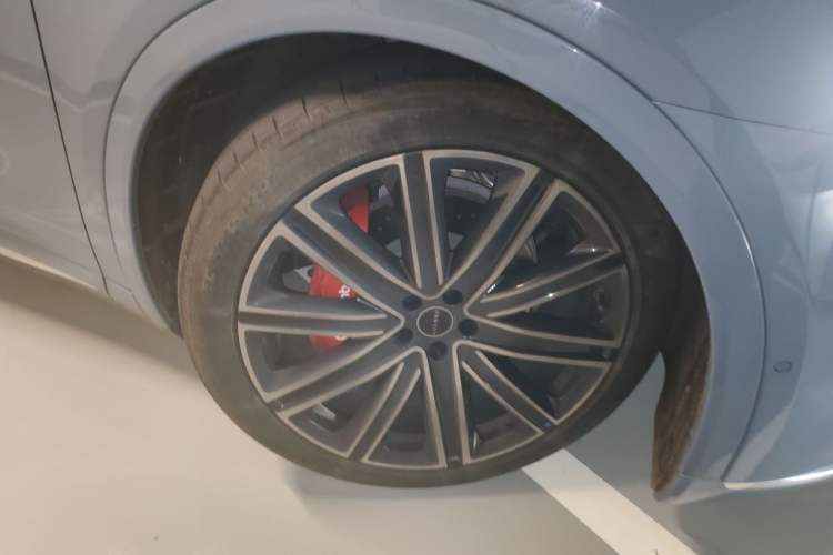 Used Hima Luxeed R7 2024 All-Electric 736 km Ultra Right Front Wheel Hub