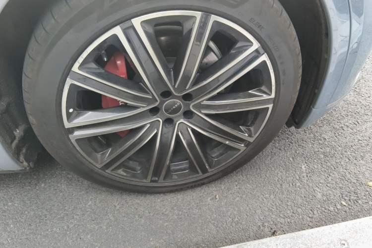 Used Hima Luxeed R7 2024 All-Electric 736 km Ultra Right Front Wheel Hub