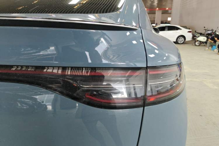 Used Hima Luxeed R7 2024 All-Electric 736 km Ultra Right Rear Taillight