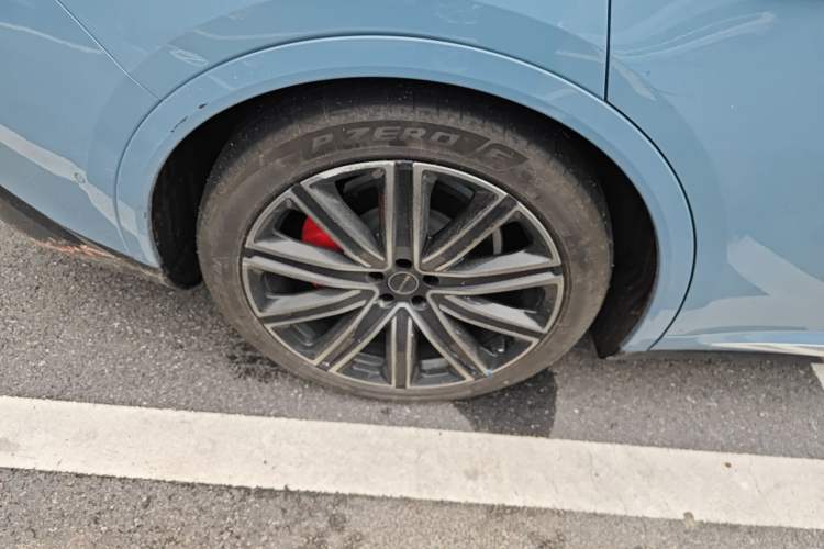 Used Hima Luxeed R7 2024 All-Electric 736 km Ultra Right Rear Wheel Hub