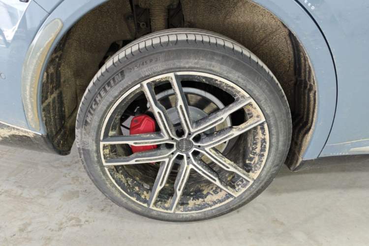 Used Hima Luxeed R7 2024 All-Electric 736 km Ultra Right Rear Wheel Hub