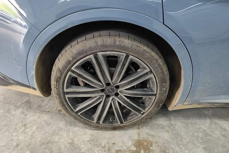 Used Hima Luxeed R7 2024 All-Electric 802 km Max Right Rear Wheel Hub