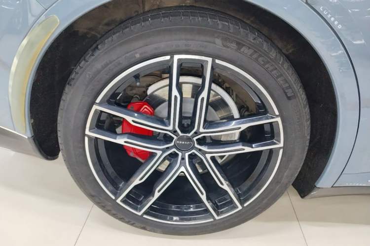 Used Hima Luxeed R7 2024 All-Electric 736 km Ultra Right Rear Wheel Hub