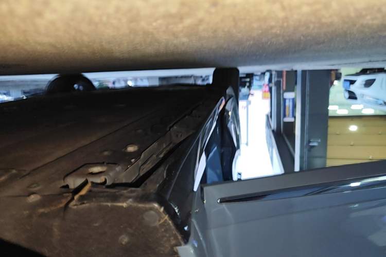 Used Hima Luxeed R7 2024 All-Electric 667 km Max Right Side Sill