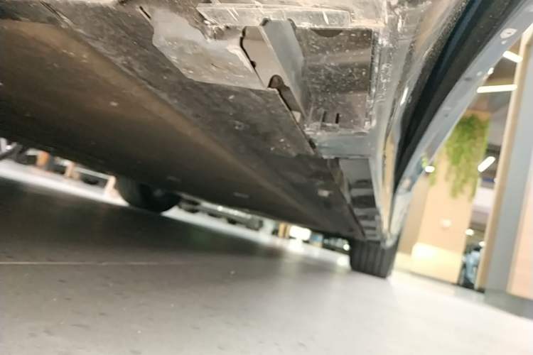 Used Hima Luxeed R7 2024 All-Electric 736 km Ultra Right Side Sill