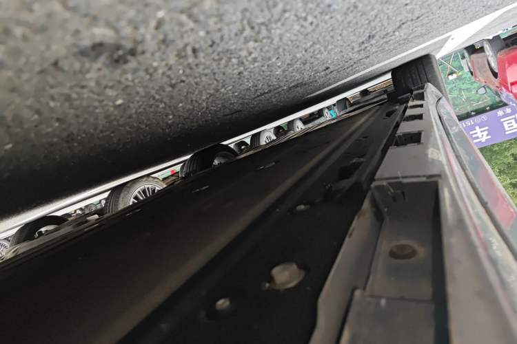 Used Hima Luxeed R7 2024 All-Electric 736 km Ultra Right Side Sill