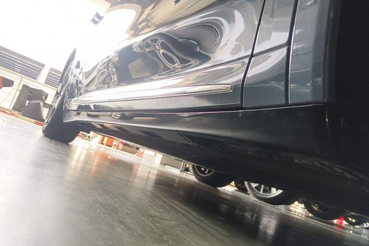 Used Hima Luxeed R7 2024 All-Electric 667 km Max Right Side Sill