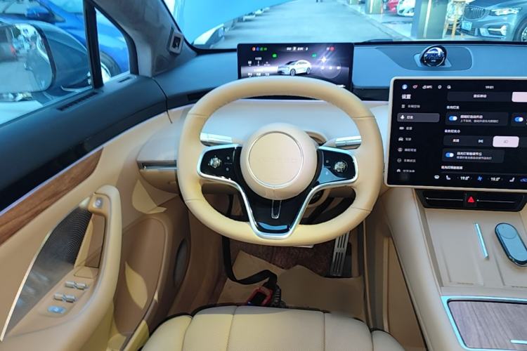 Used Hima Luxeed R7 2024 All-Electric 667 km Max Steering Wheel