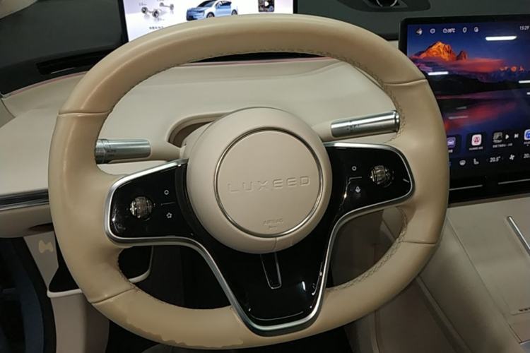 Used Hima Luxeed R7 2024 All-Electric 736 km Ultra Steering Wheel