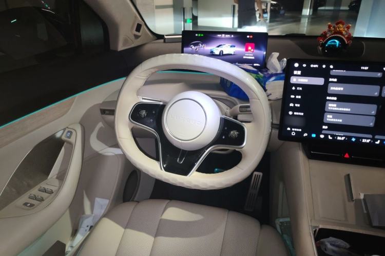 Used Hima Luxeed R7 2024 All-Electric 736 km Ultra Steering Wheel