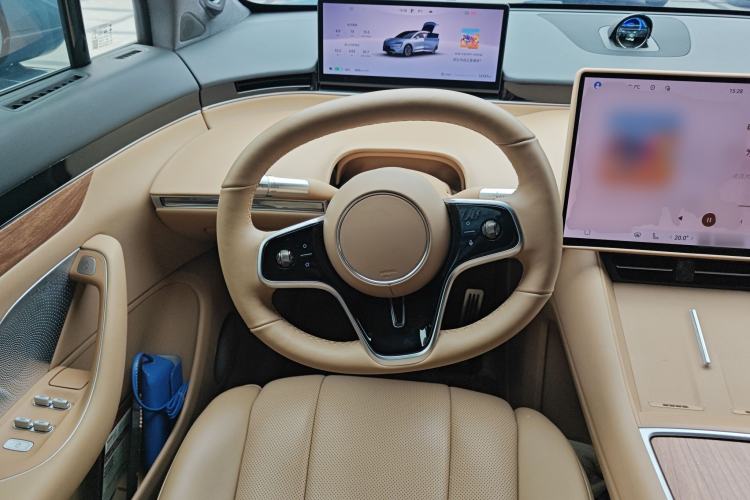 Used Hima Luxeed R7 2024 All-Electric 667 km Max Steering Wheel