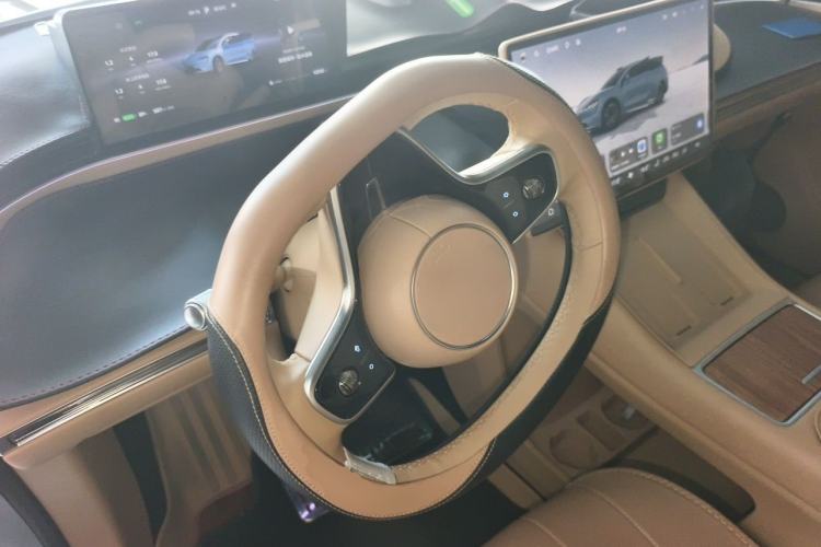 Used Hima Luxeed R7 2024 All-Electric 736 km Ultra Steering Wheel