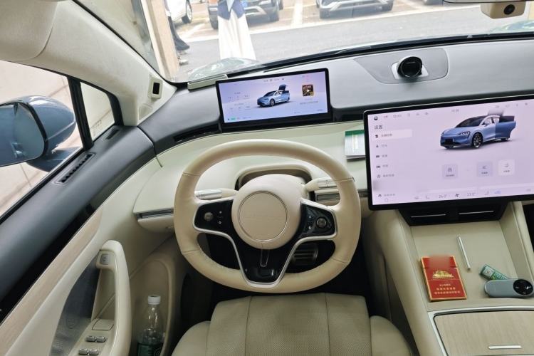Used Hima Luxeed R7 2024 All-Electric 667 km Max Steering Wheel