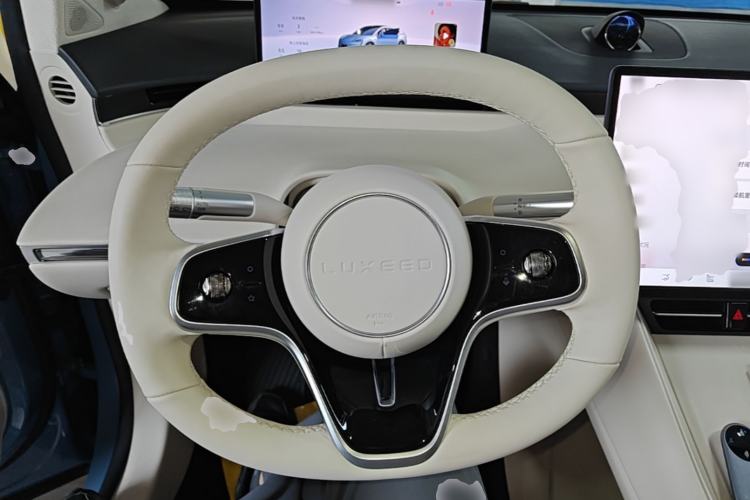 Used Hima Luxeed R7 2024 All-Electric 667 km Max Steering Wheel