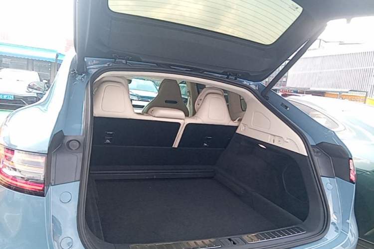 Used Hima Luxeed R7 2024 All-Electric 802 km Max Trunk