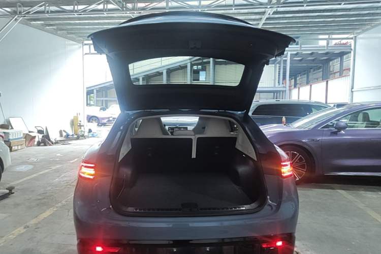 Used Hima Luxeed R7 2024 All-Electric 736 km Ultra Trunk