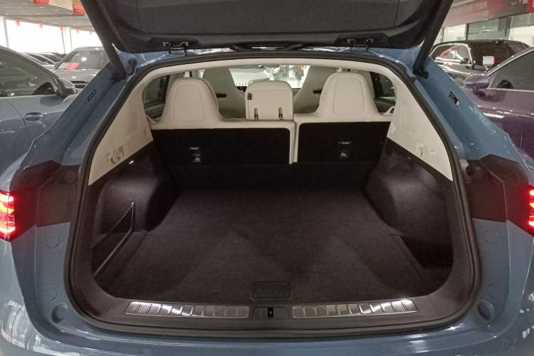 Used Hima Luxeed R7 2024 All-Electric 667 km Max Trunk