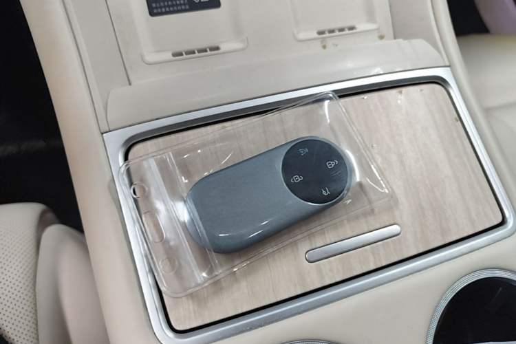 Used Hima Luxeed R7 2024 All-Electric 802 km Max Vehicle Key