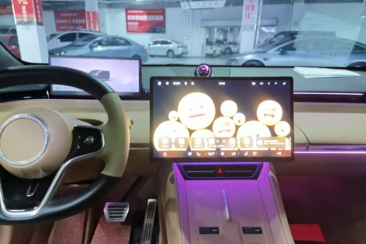 Used Hima Luxeed R7 2024 All-Electric 802 km Max Audio And AC Panel