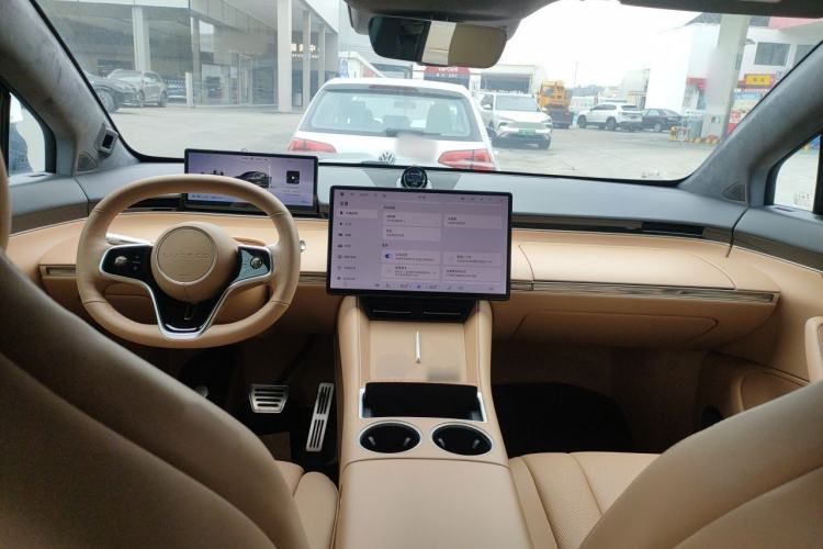 Used Hima Luxeed R7 2024 All-Electric 802 km Max Center Console