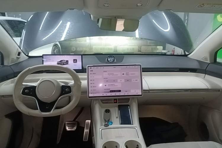 Used Hima Luxeed R7 2024 Pure Electric 667km Pro Center Console