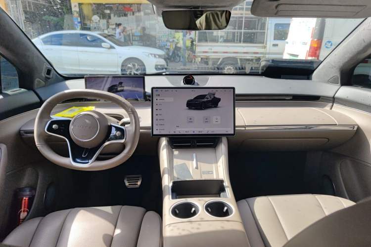Used Hima Luxeed R7 2024 All-Electric 802 km Max Center Console