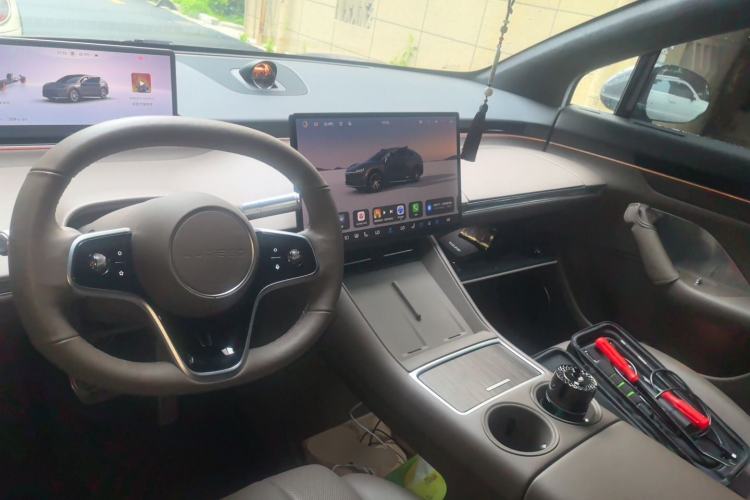 Used Hima Luxeed R7 2024 All-Electric 736 km Ultra Center Console